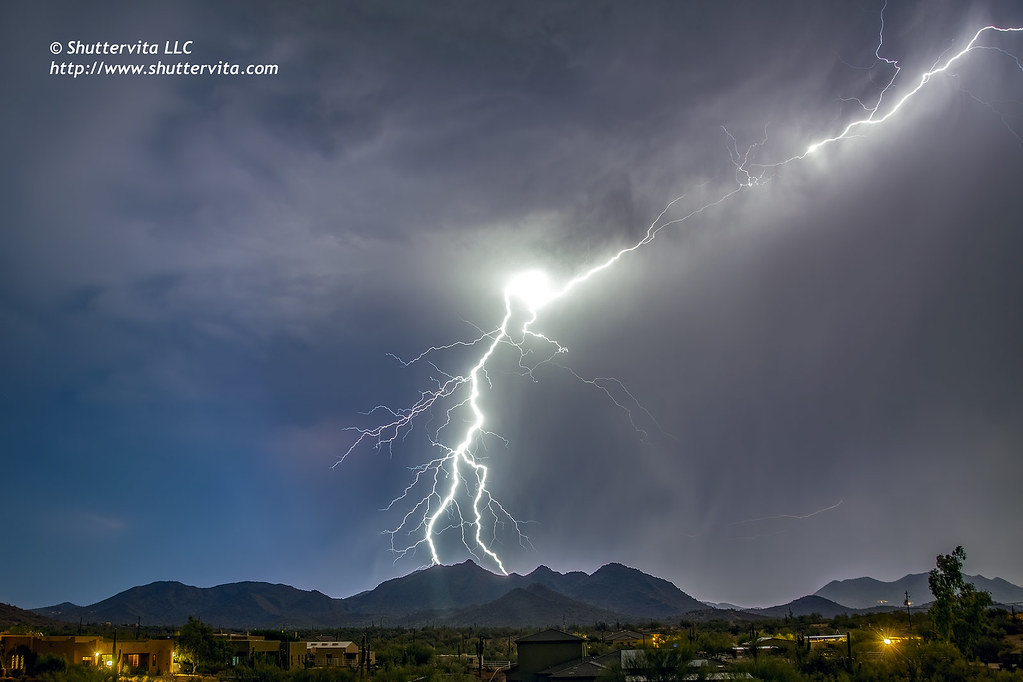 Tormenta eléctrica fotografiada desde Cave Creek, Arizona