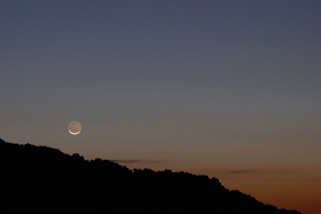 La Luna menguante fotografiada desde Arenys de Munt, Barcelona