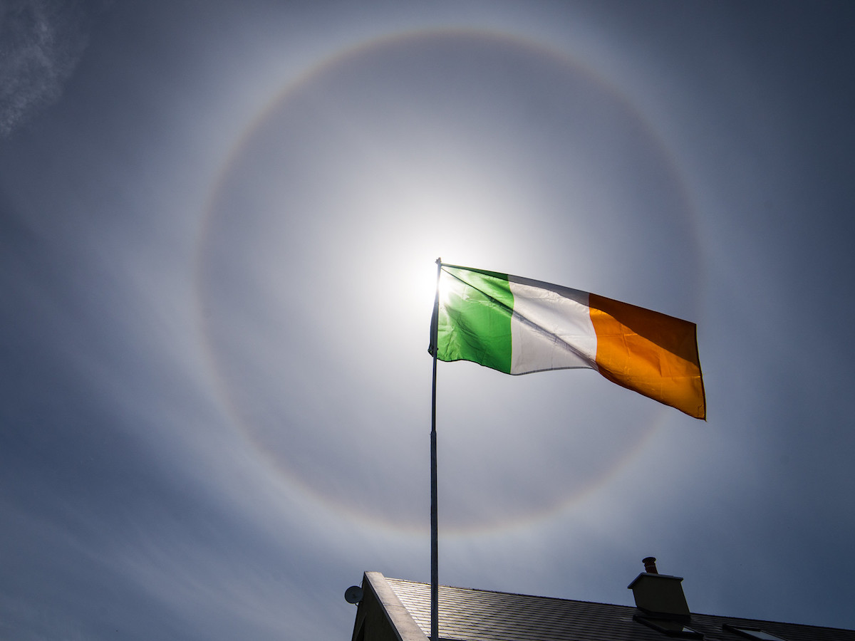 Halo solar fotografiado desde Connacht, Irlanda