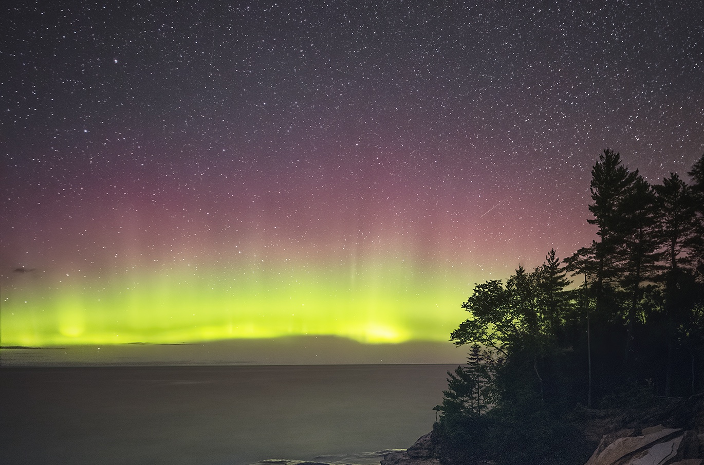 Auroras boreales fotografiadas desde Míchigan, Estados Unidos