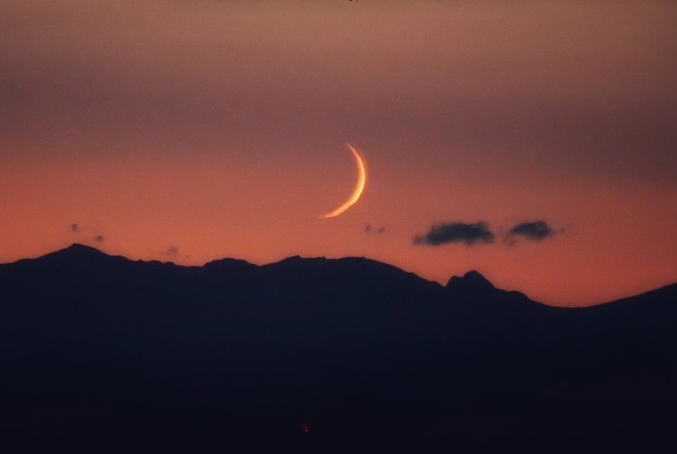 Imagen de la Luna tomada desde la isla de Arran, Escocia