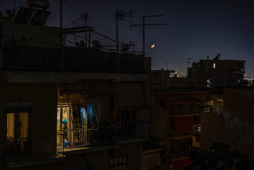 Foto de la Luna tomada desde Atenas, Grecia