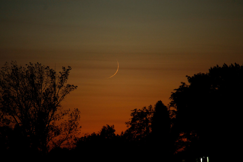 Imagen de la Luna creciente tomada desde Hungría