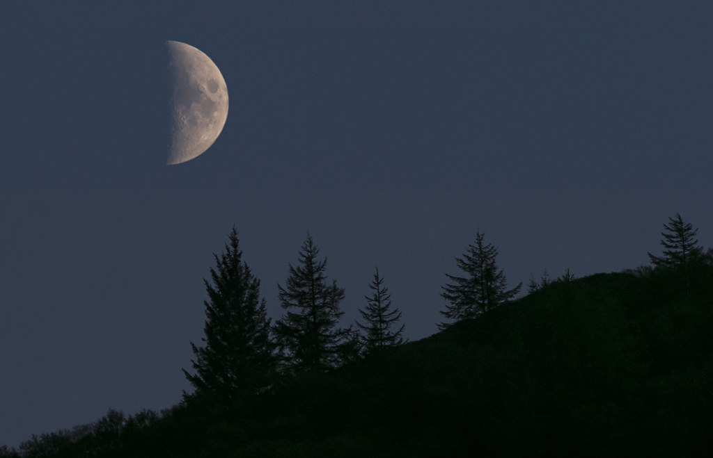 La Luna fotografiada desde Creag Mhaol, Escocia