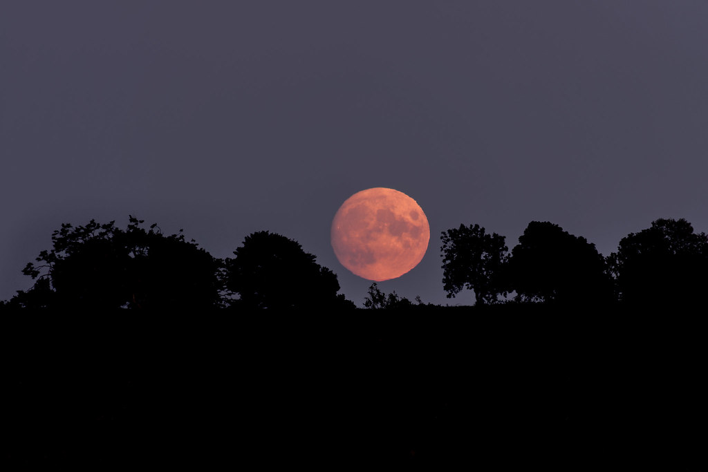 La salida de la Luna fotografiada desde Winchester, Inglaterra