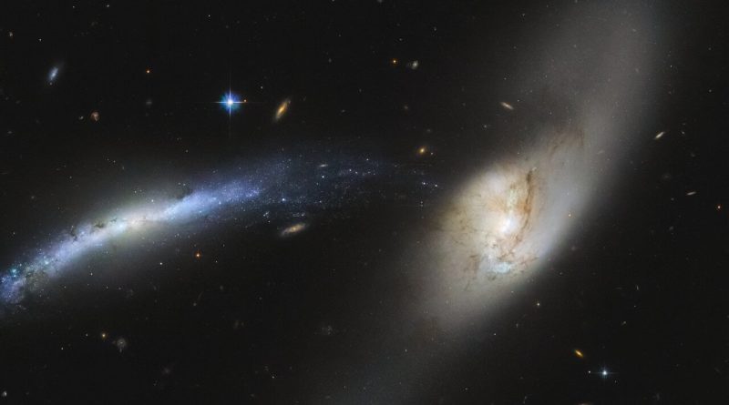 El Hubble obtiene imágenes de una cascada de estrellas producida durante el encuentro cercano entre dos galaxias