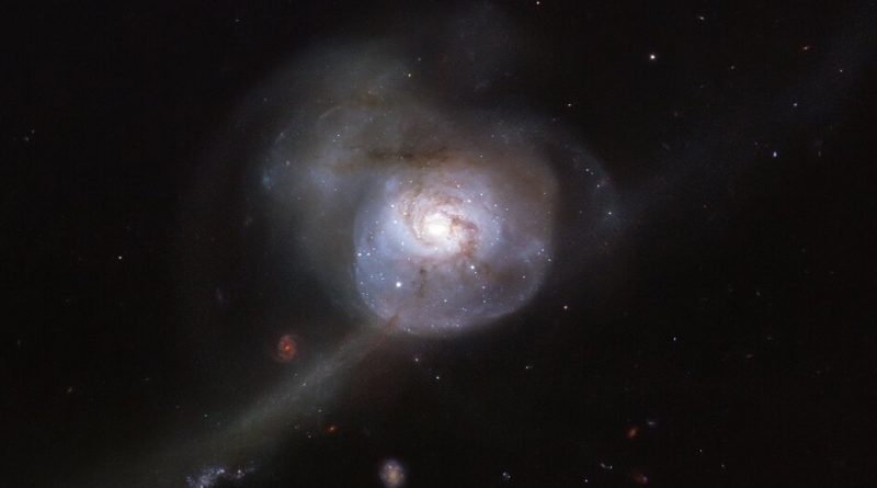 El Hubble capta el caos provocado por una colisión galáctica