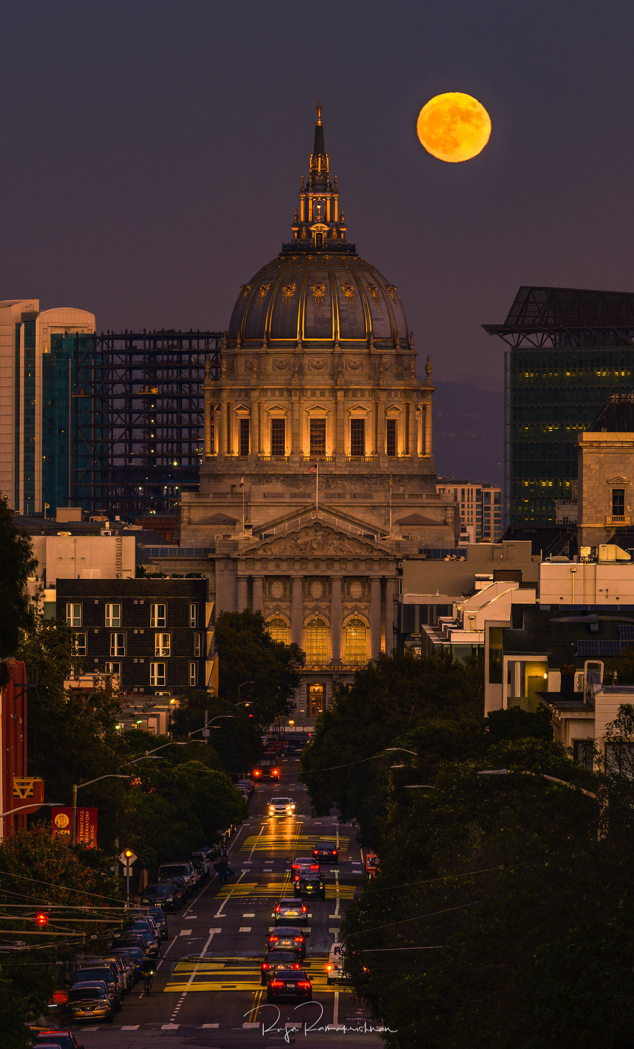 Fotografía de la Luna tomada desde San Francisco, California