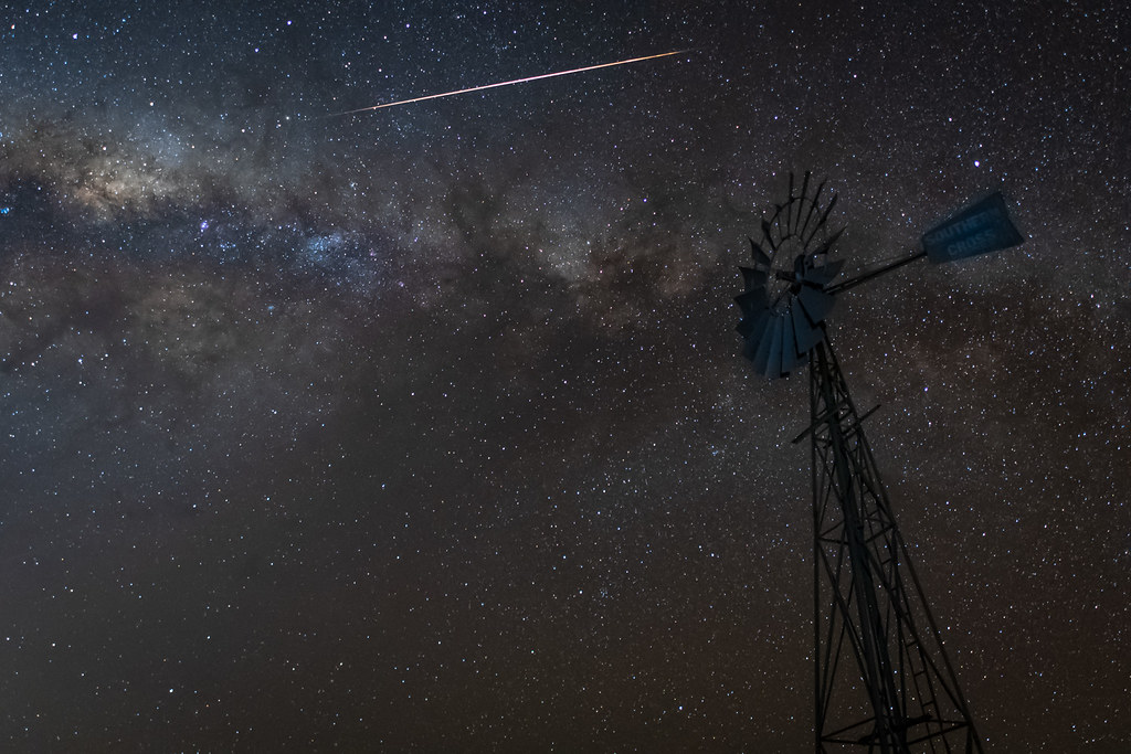 La Vía láctea y un meteoro captados desde Australia
