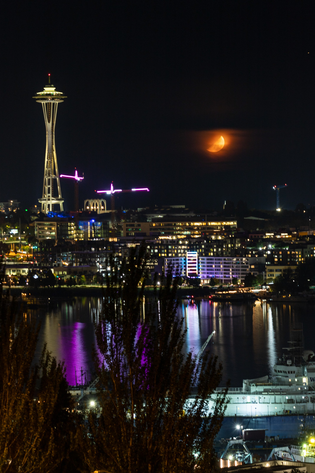 Skyline moonset
