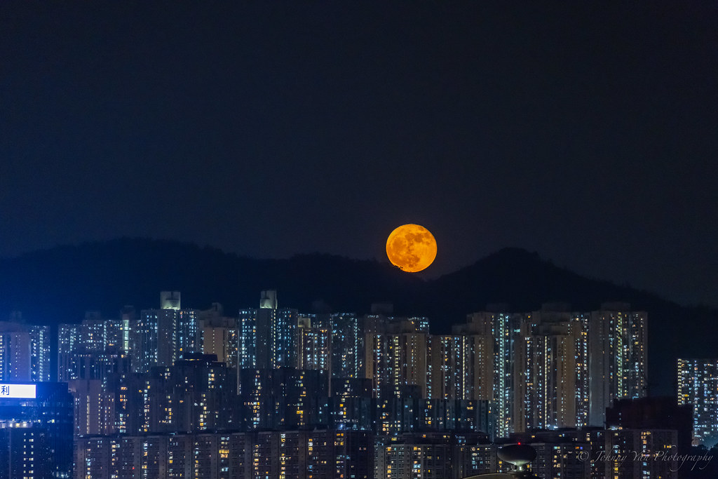 La Luna fotografiada desde Hong Kong