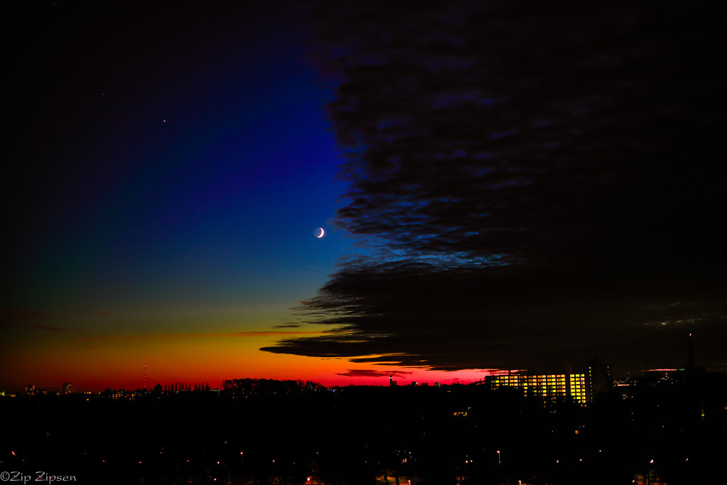 Fotografía de la Luna, Júpiter y Saturno tomada desde Maarssen, Países Bajos