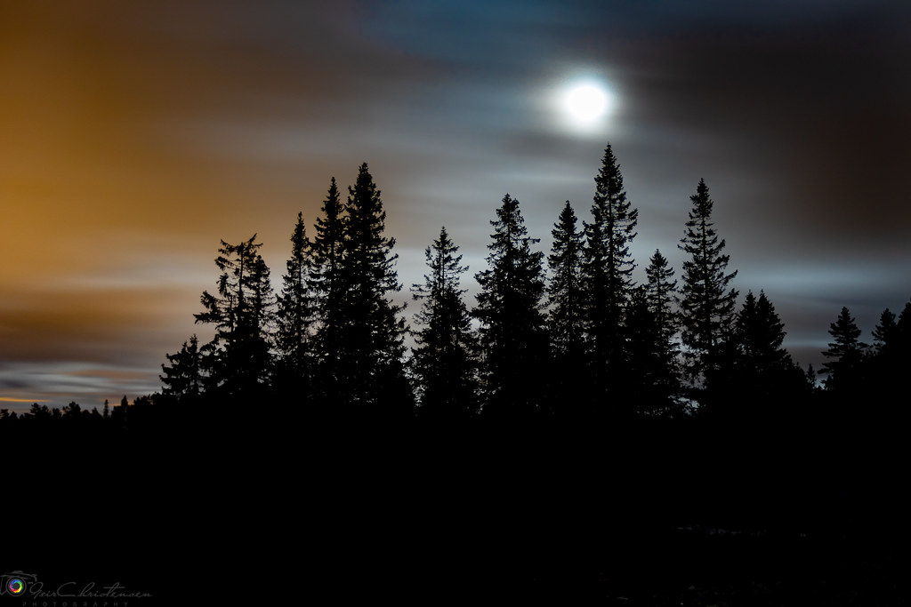 Imagen de la Luna tomada desde Kongsberg, Noruega