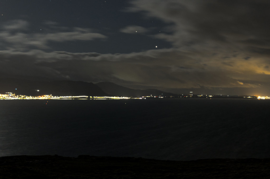 Júpiter y Saturno fotografiados desde Conwy, Gales