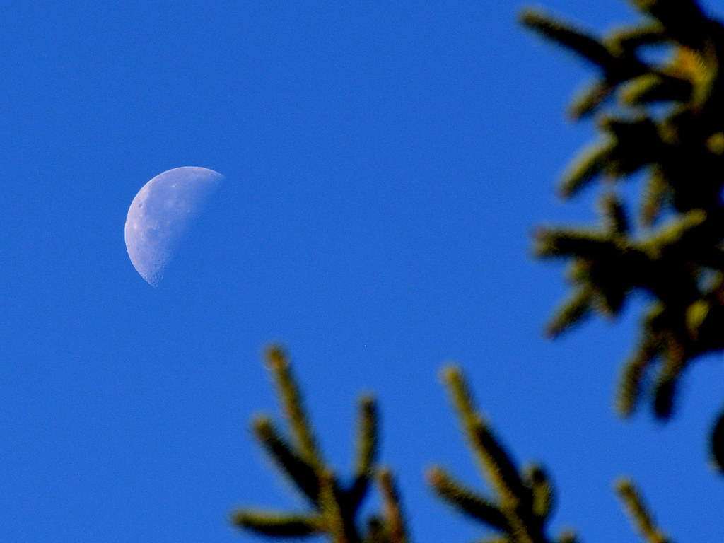 La Luna captada desde Atenas, Grecia