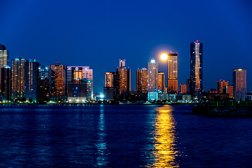 La Luna fotografiada sobre Nueva Jersey, Estados Unidos