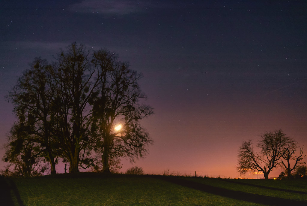 La puesta de la Luna fotografiada desde Suiza (21-noviembre)