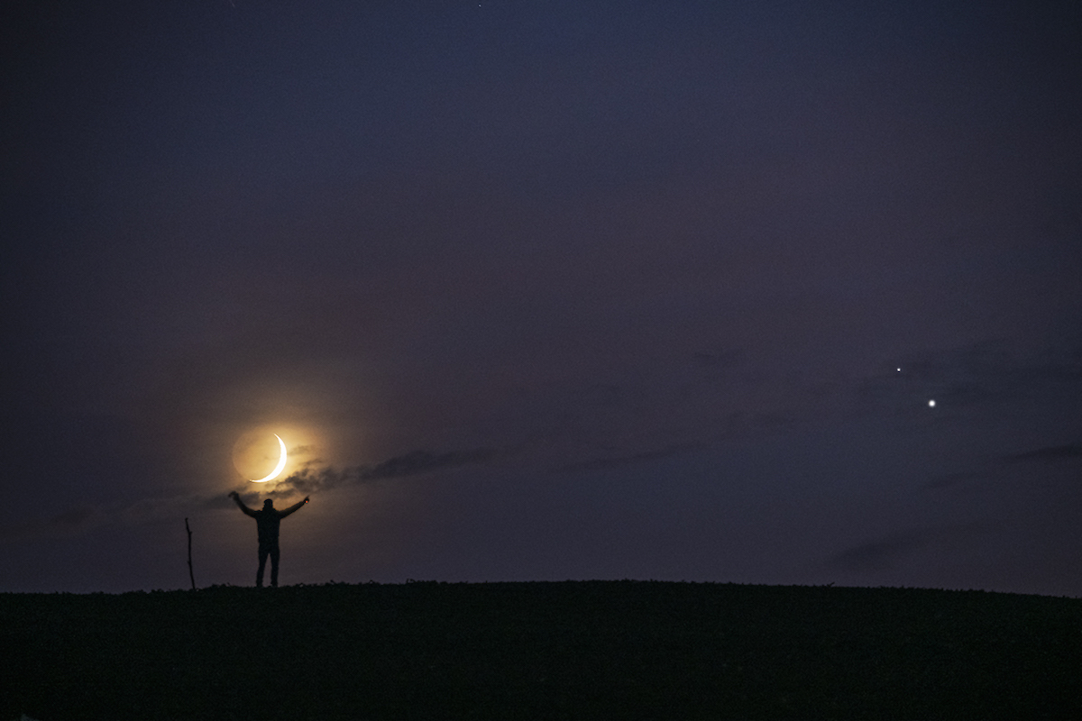 La conjunción de la Luna, Júpiter y Saturno fotografiada desde Szubin, Polonia