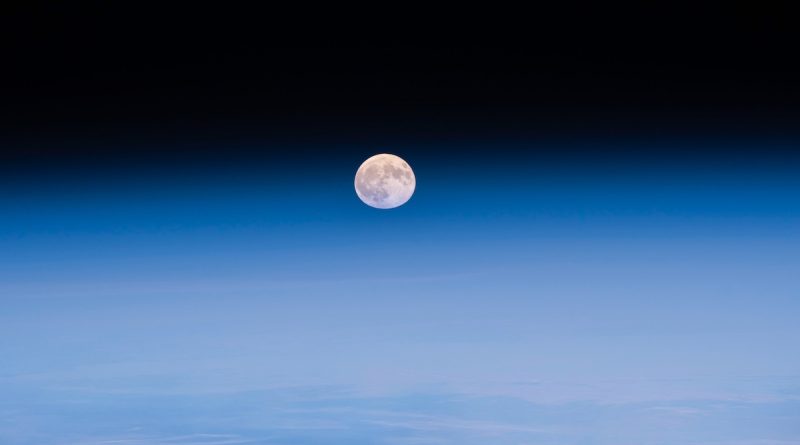 La salida de la Luna fotografiada desde la Estación Espacial Internacional