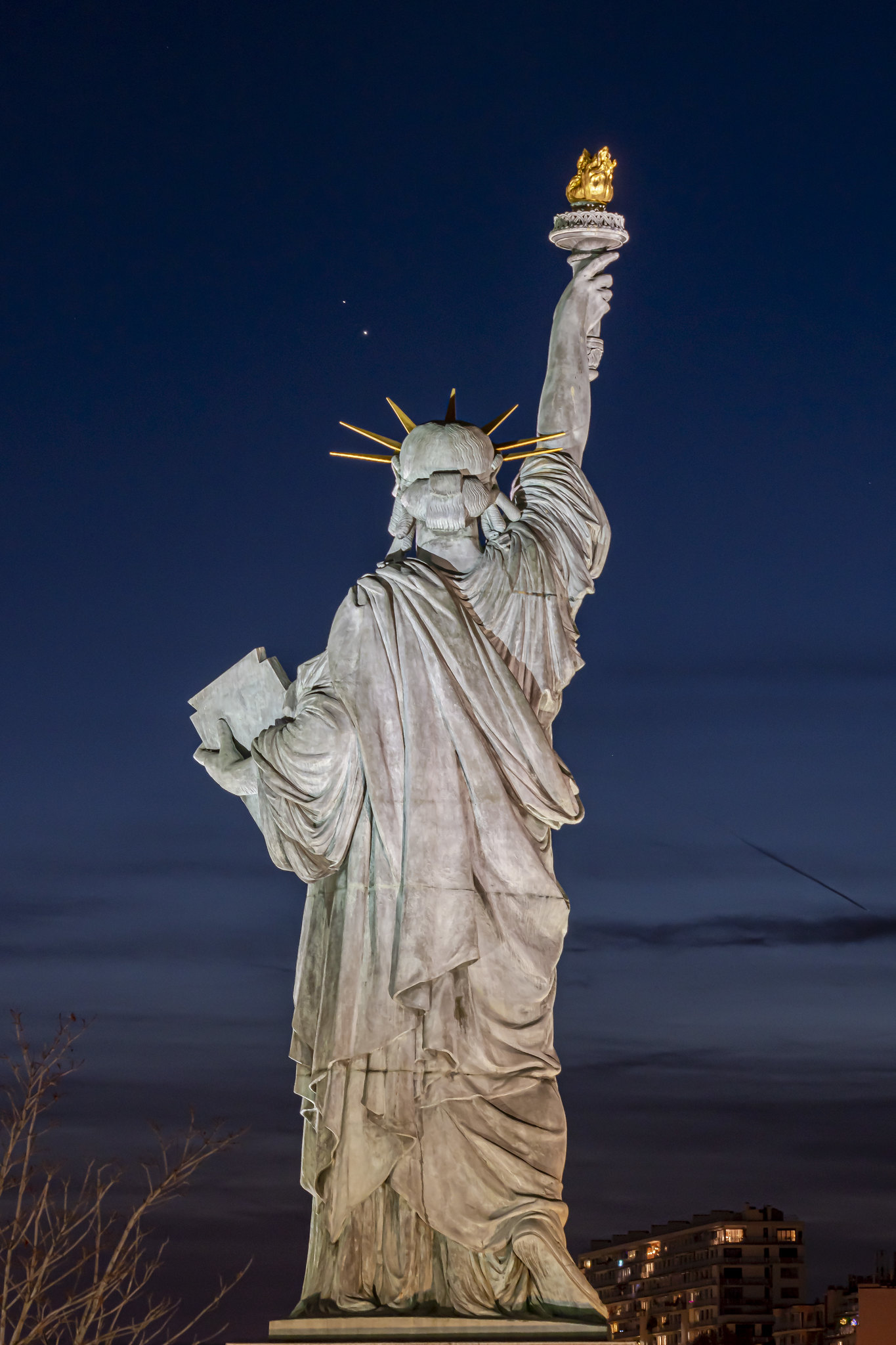 Foto de Júpiter, Saturno y la Estatua de la Libertad (París, Francia)
