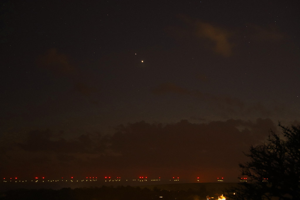 Foto de Júpiter y Saturno tomada desde Brighton, Inglaterra