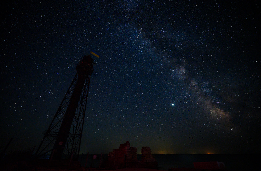 Foto de Saturno, Júpiter y la Vía Láctea, tomada desde Ucrania