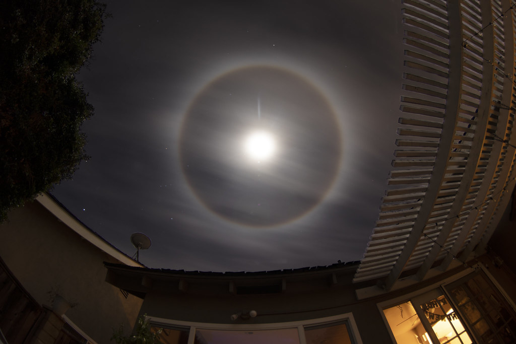 Halo lunar fotografiado desde Mission Viejo, California