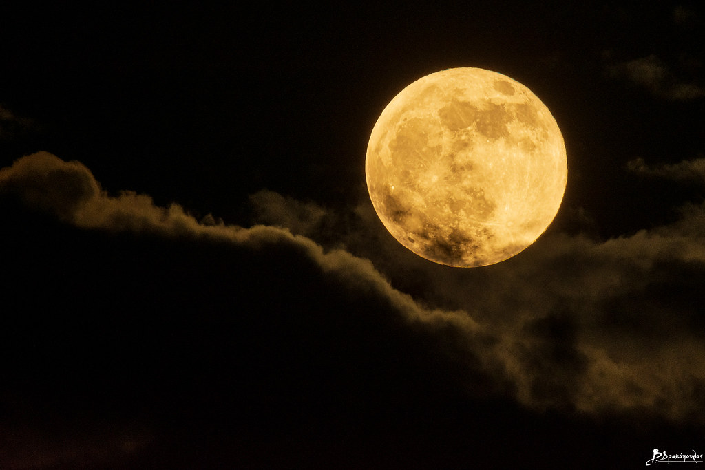 La Luna fotografiada desde Atenas, Grecia (30-noviembre)