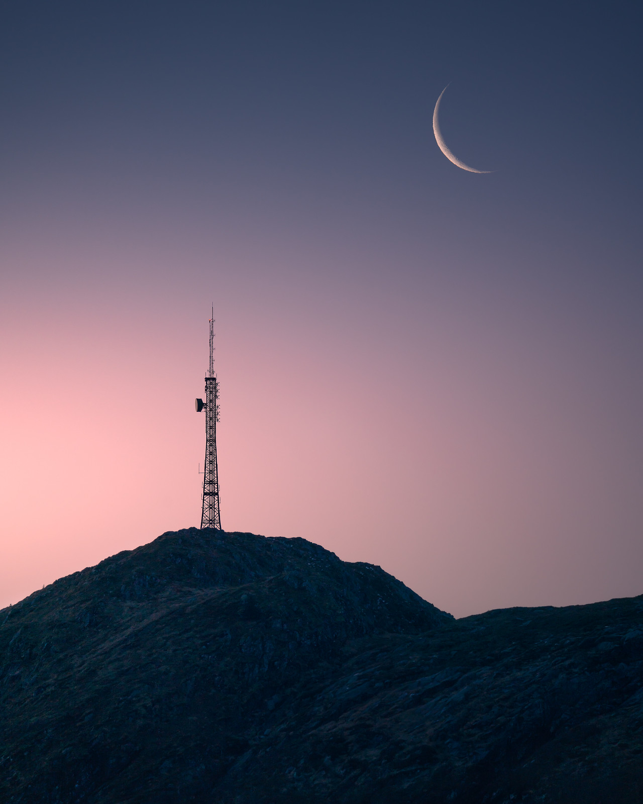 La Luna menguante fotografiada desde Bergen, Noruega