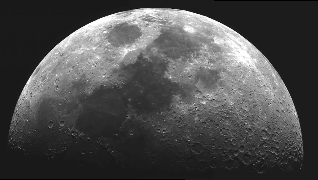 Fotografía de la Luna tomada desde Ōtawara, Japón