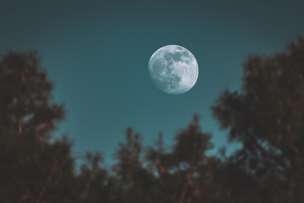 Foto de la Luna tomada desde Roma, Italia
