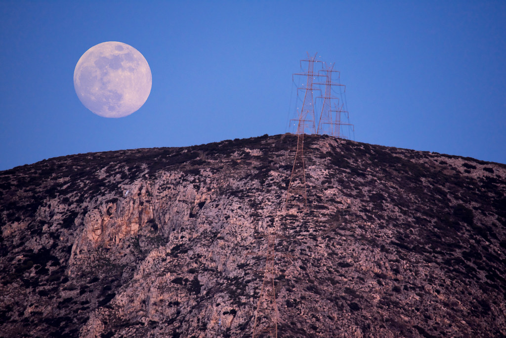 La Luna fotografiada desde Atenas, Grecia