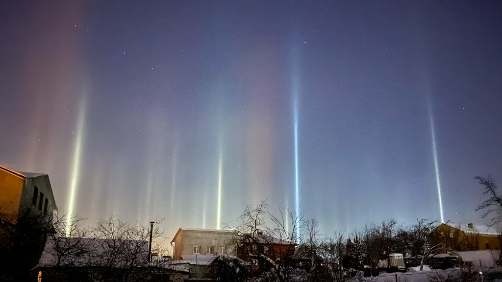 Pilares de luz captados en Kaluzhskaya, Rusia