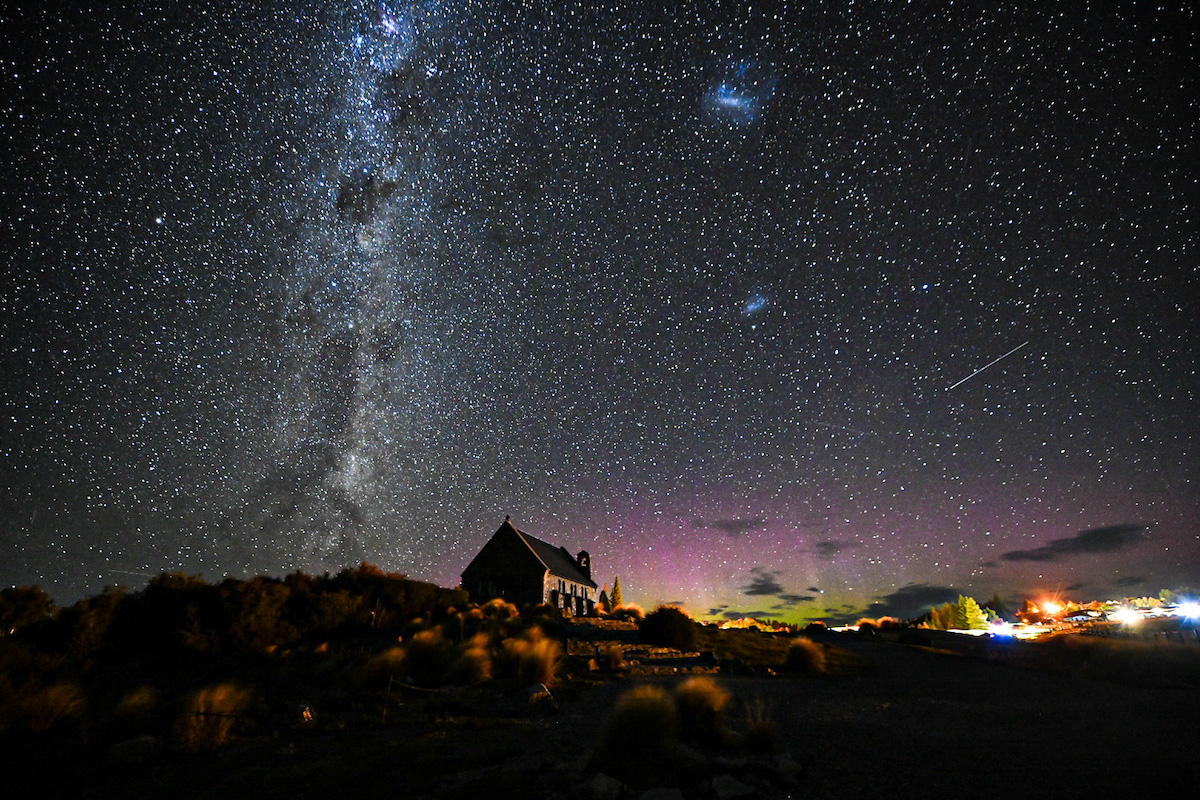 La Vía Láctea y las Nubes de Magallanes captadas desde Nueva Zelanda