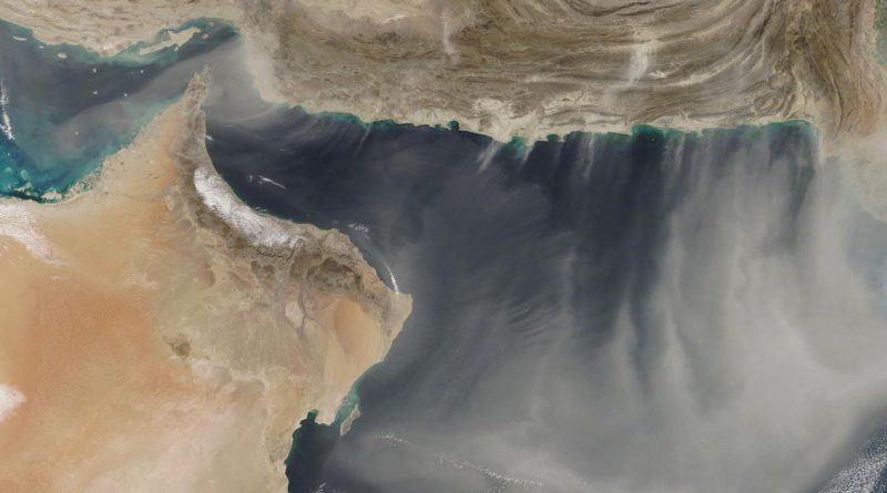 Tormenta de polvo captada sobre el Mar Arábigo