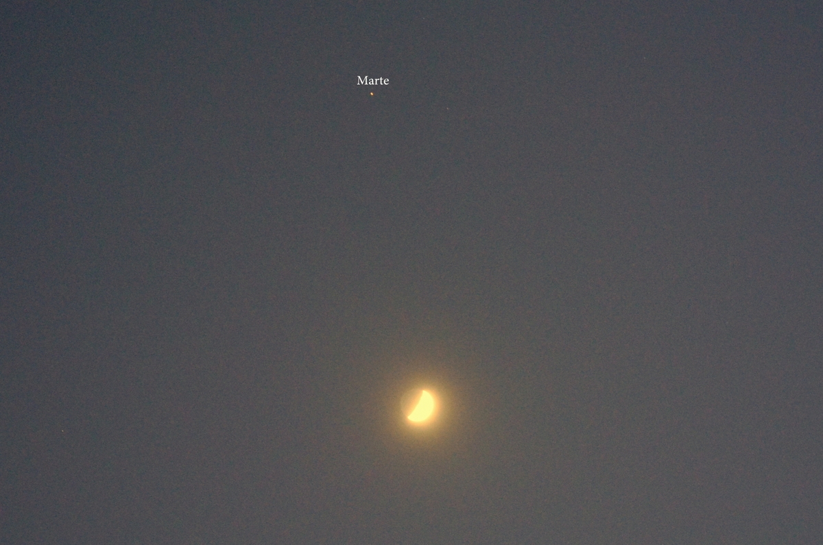 Foto de la Luna y Marte tomada desde Yunquera, Málaga