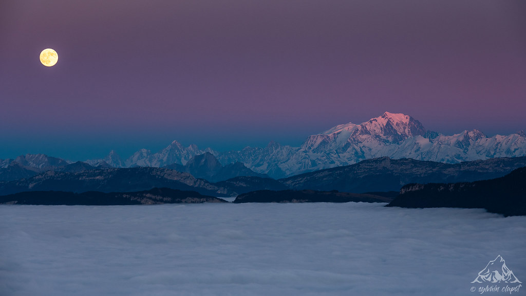 Foto de la Luna captada sobre los Alpes franceses