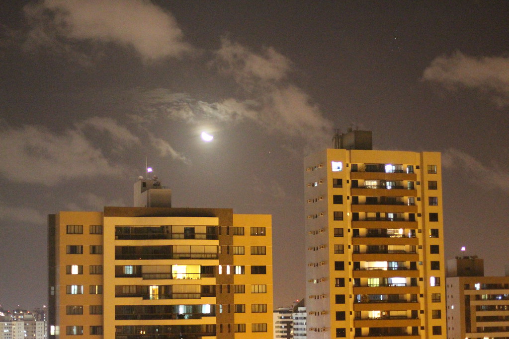 Foto de la Luna y Marte tomada desde Aracaju, Brasil