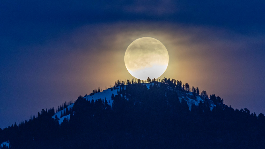 Imagen de la salida de la Luna tomada desde Montana, Estados Unidos
