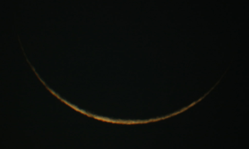 La Luna creciente fotografiada desde Los Ángeles, California