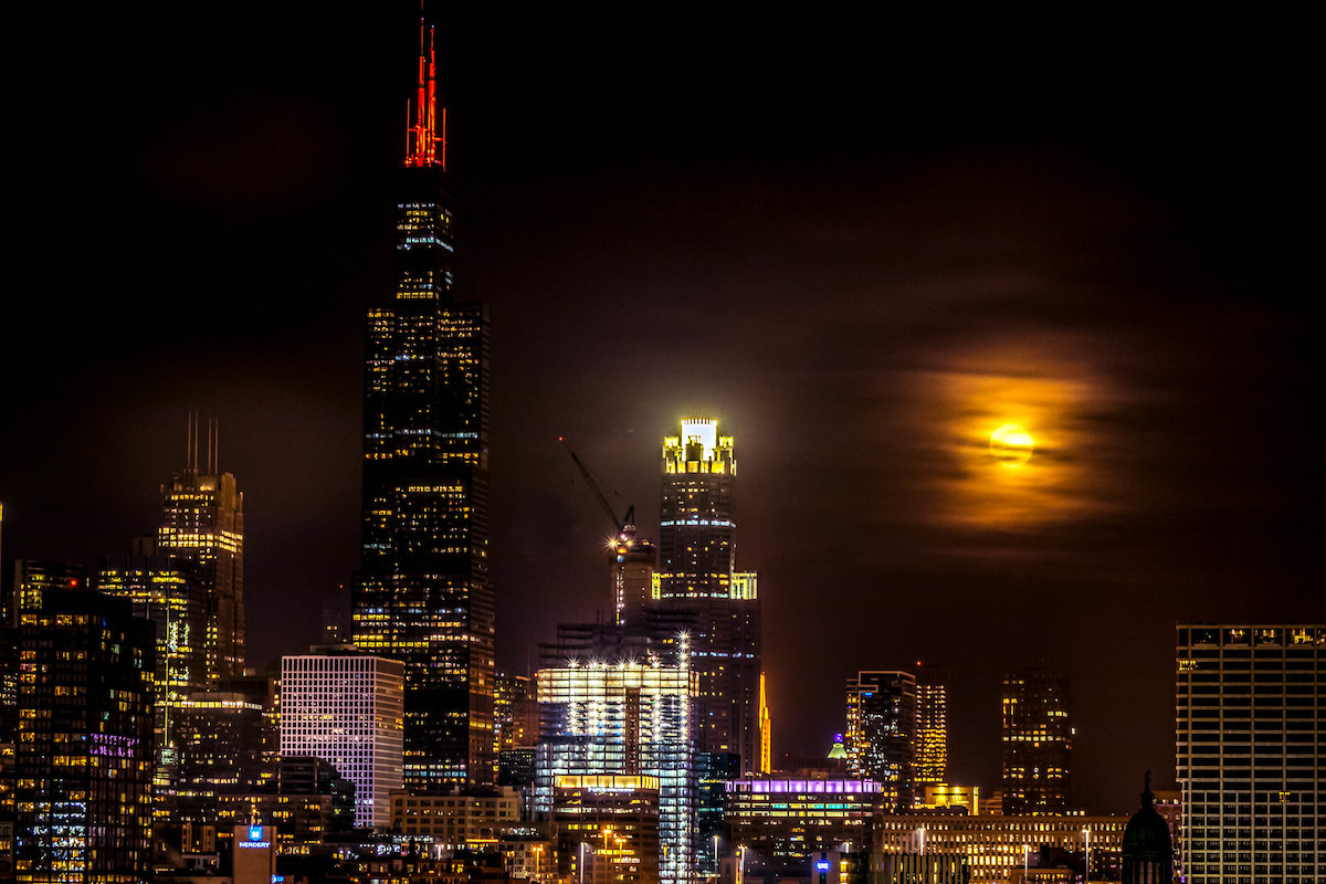 Foto de la Luna llena tomada desde Chicago, Illinois