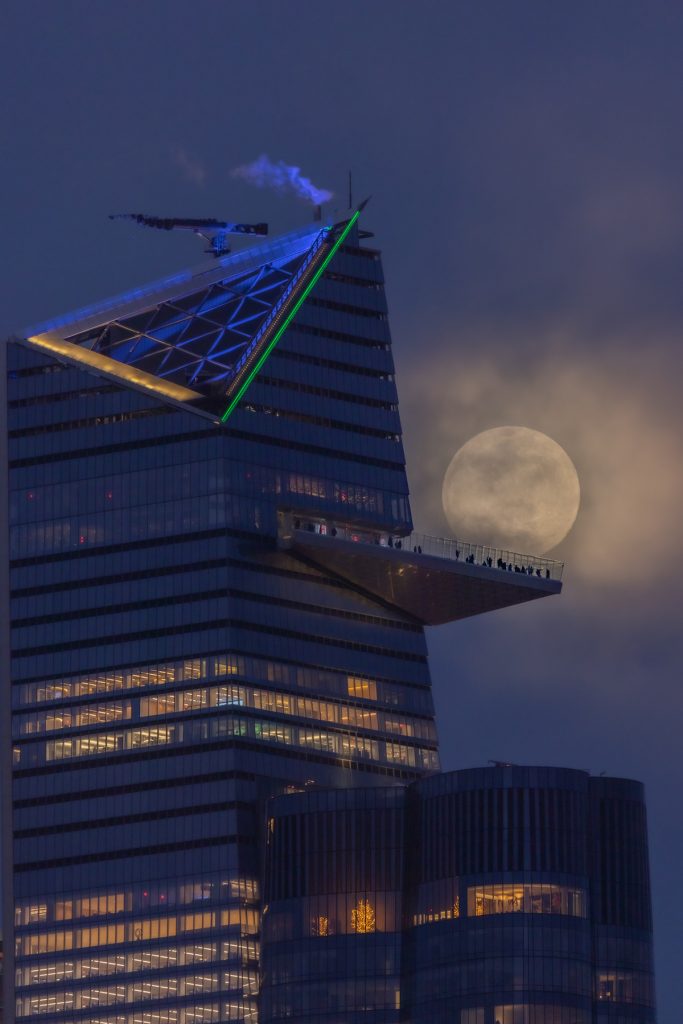 Foto de la Luna tomada desde Manhattan, Nueva York