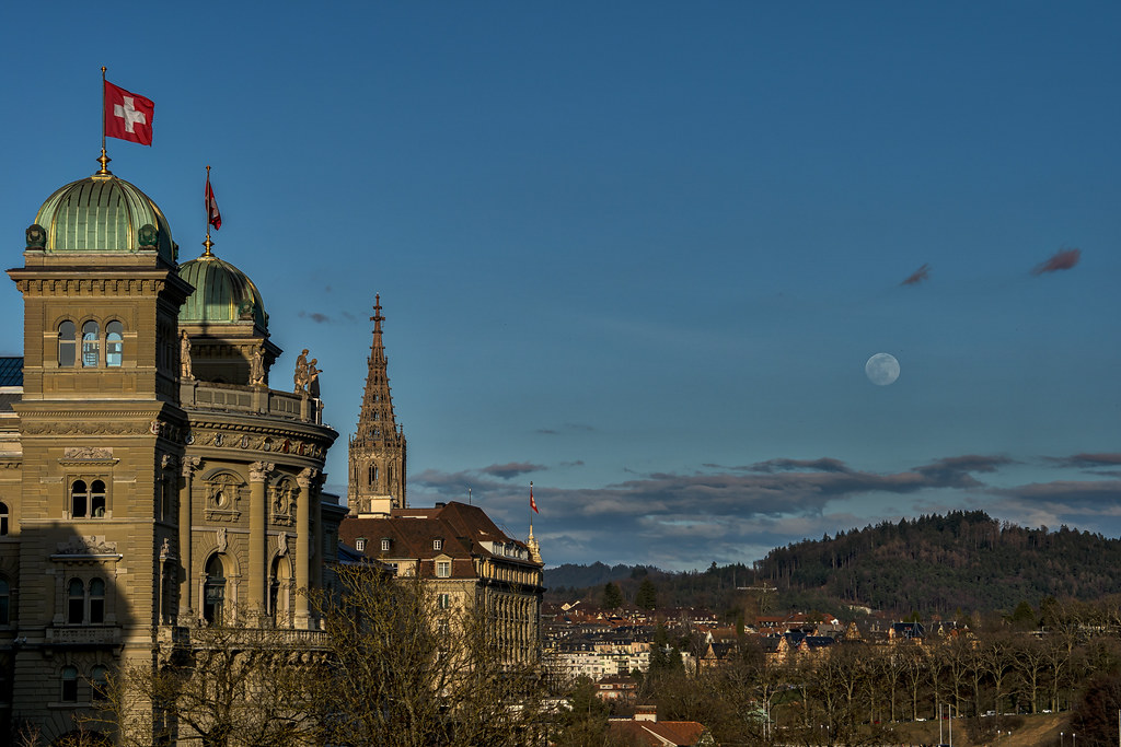 Foto de la Luna tomada desde Berna, Suiza