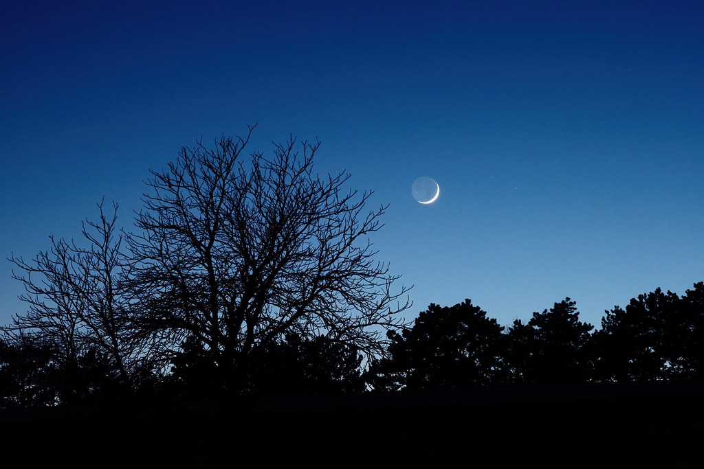 La Luna creciente captada desde Baden-Württemberg, Alemania