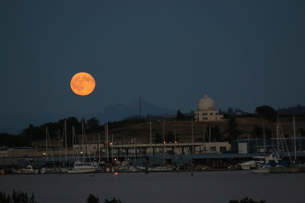 La Luna fotografiada desde la isla Whidbey, Washington