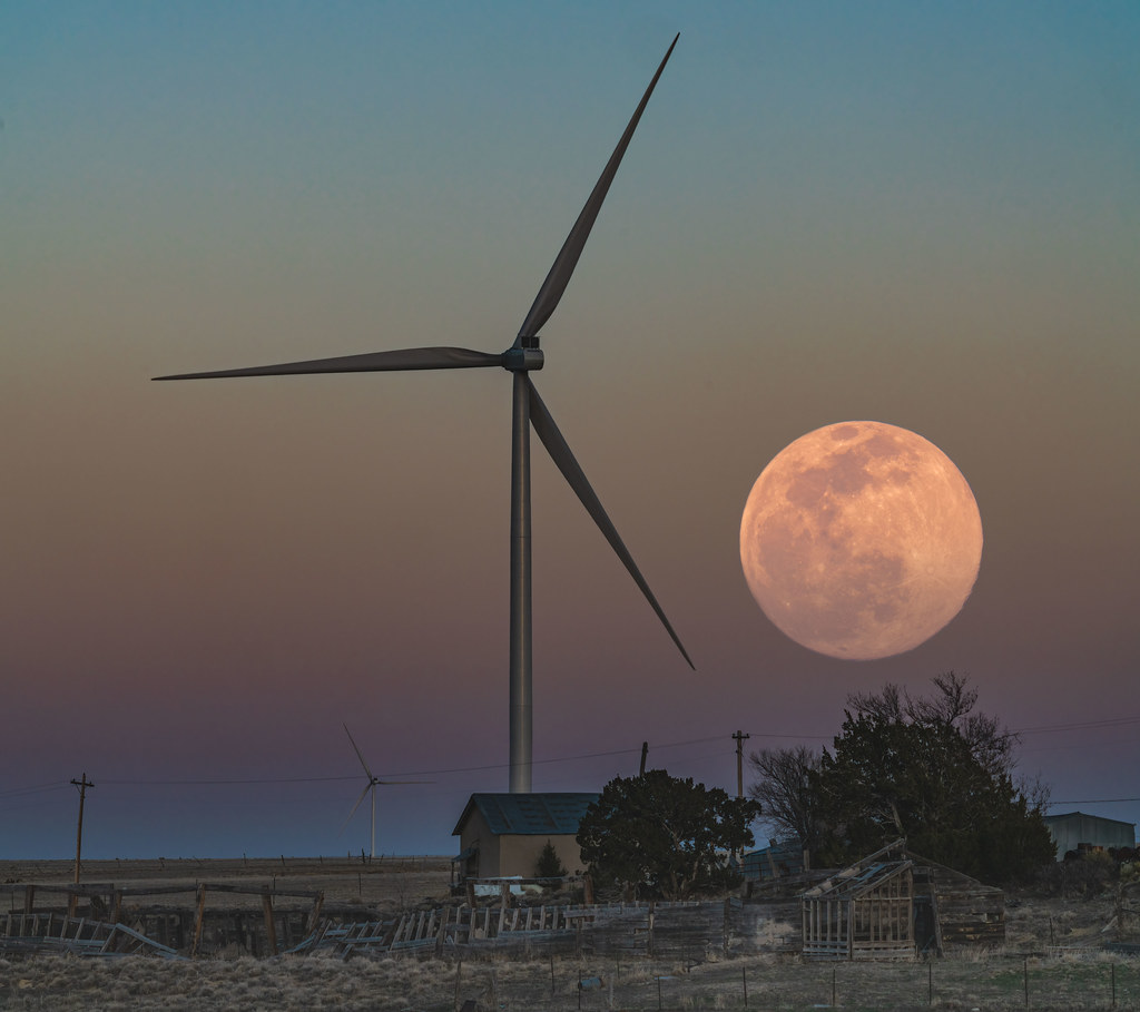 La salida de la Luna captada desde Cedar Crest, Colorado