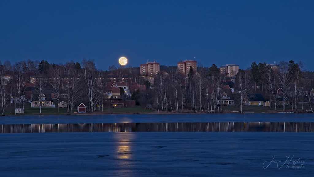 La salida de la Luna fotografiada desde Hagfors, Suecia