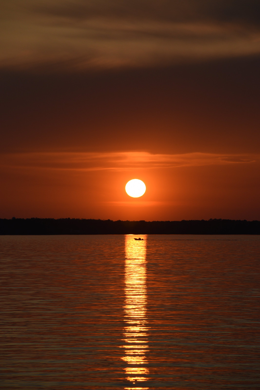 Imagen de la puesta de Sol tomada desde el río York, Virginia