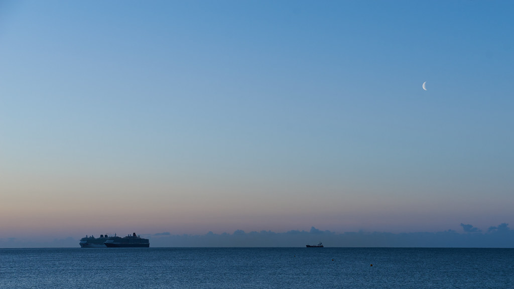 La Luna menguante captada desde Weymouth, Inglaterra