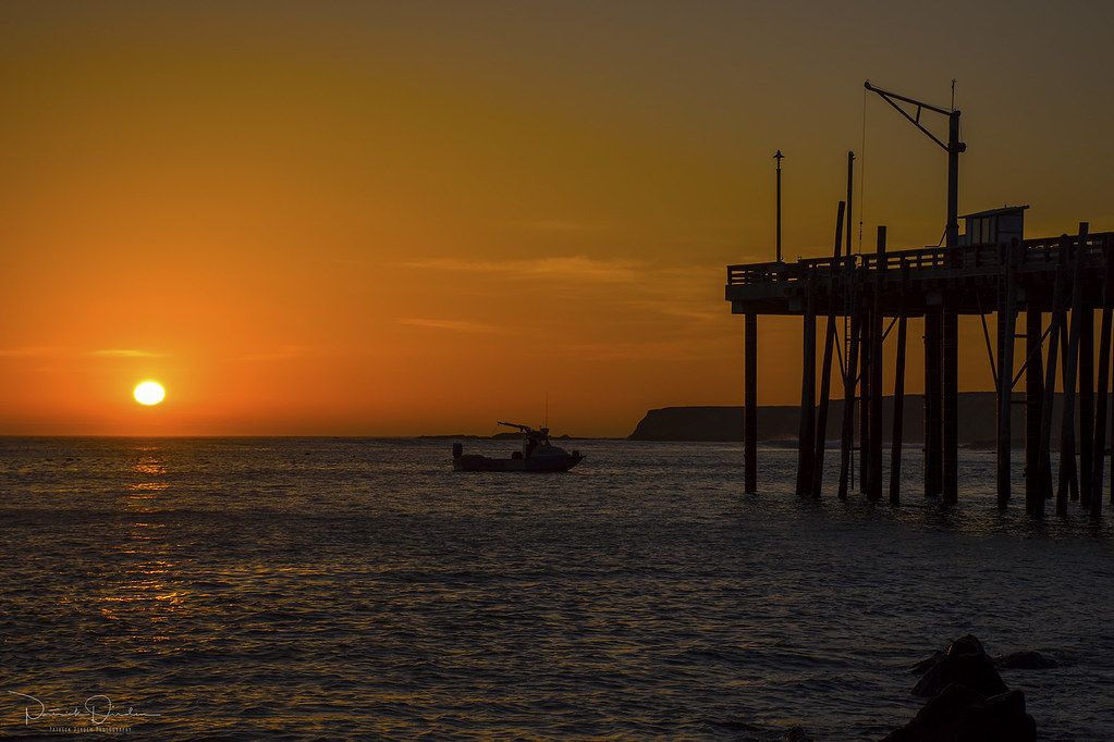 La puesta de Sol fotografiada desde Arena Cove, California